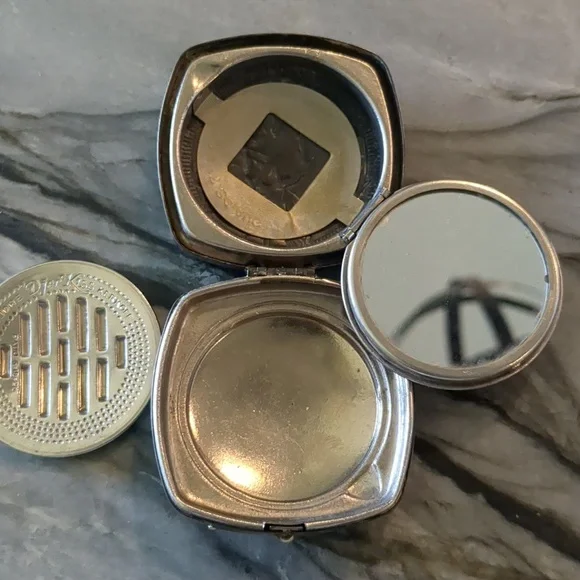 Djer Kiss compact - Picture 5 of 6